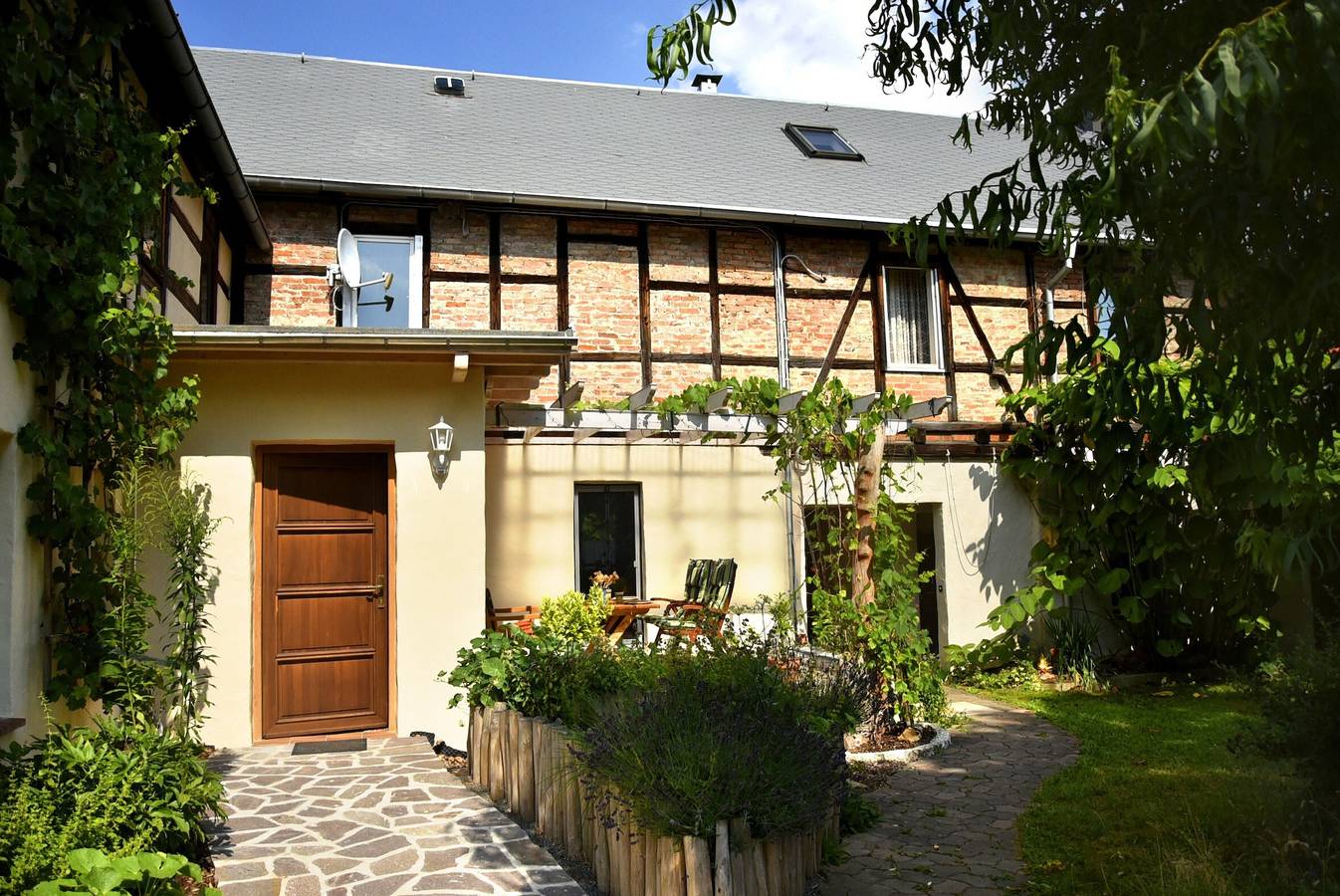 Ganze Wohnung, Apartment „Peter“ mit privater Terrasse und Wlan in Zeulenroda-Triebes, Saaleland