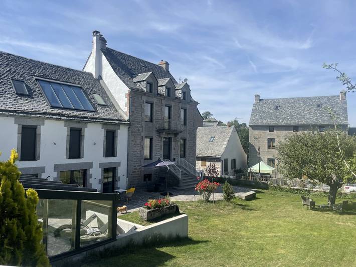 Gîte pour 3 personnes, avec piscine ainsi que jacuzzi et jardin