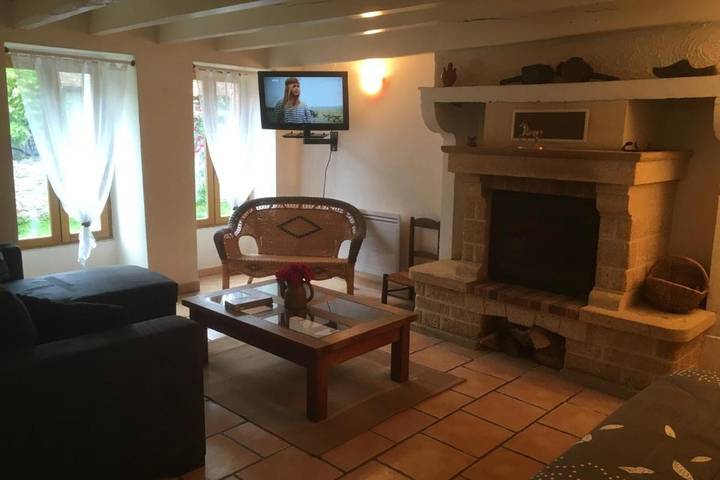 Location de vacances pour 8 personnes, avec Terrasse à Chouvigny