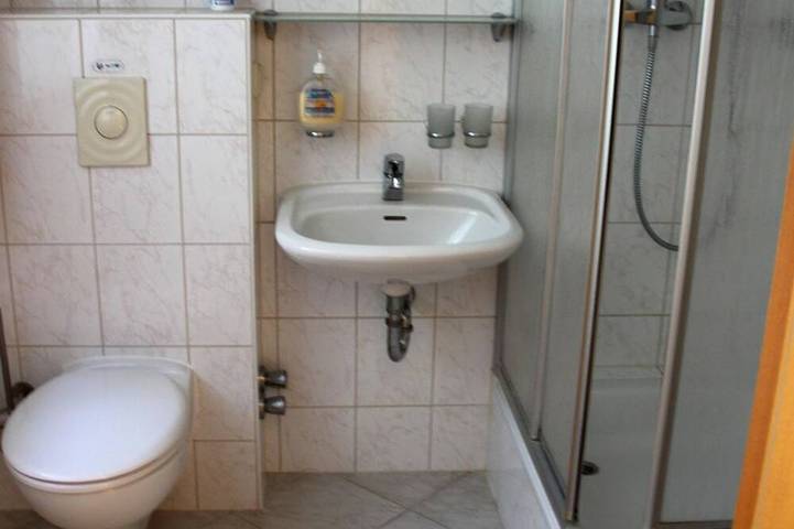Doppelzimmer 6, Dusche, Wc - Pension & Restaurant Gockescher Hahn in Pöhl, Chemnitz und Umgebung
