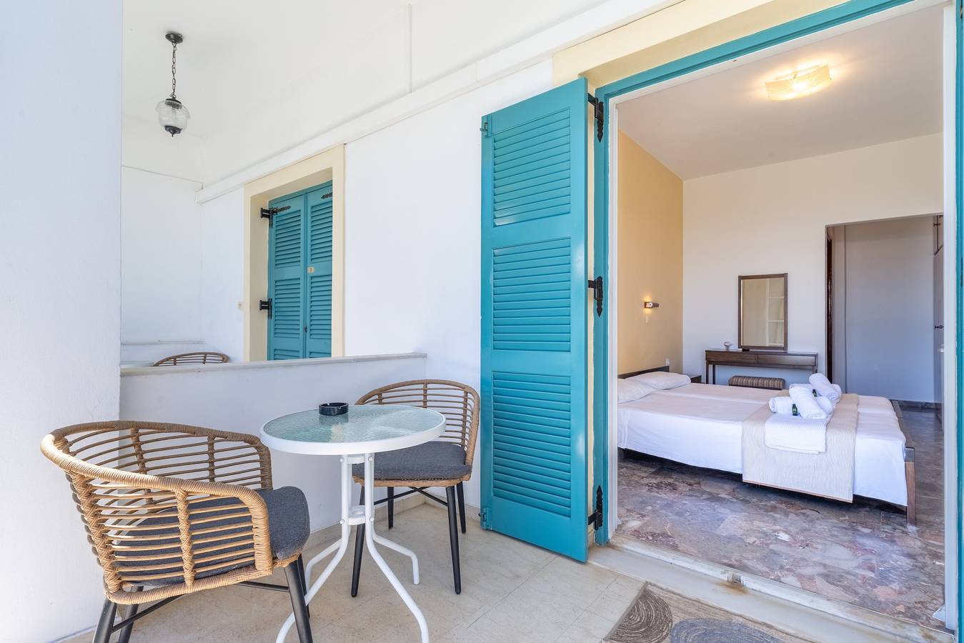 Zimmer 'Gartenblick 3' mit privater Terrasse, Wi-Fi und Klimaanlage in Benitses, Corfu, Korfu