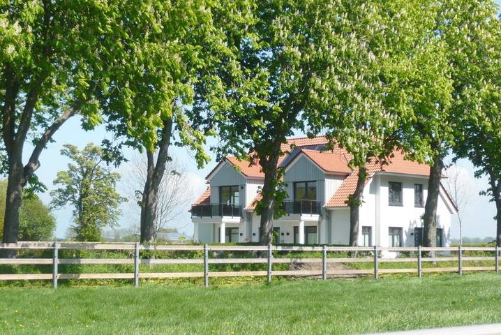 Ferienwohnung für 4 Personen, mit Balkon und Terrasse sowie Garten und Sauna in Altjellingsdorf
