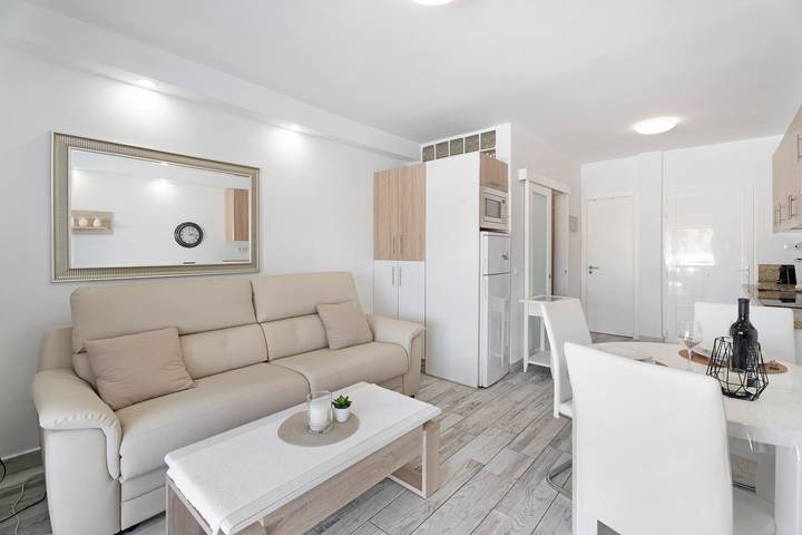 Ganze Wohnung, Ferienhaus "Island Village Heights" mit Meerblick, Gemeinschaftspool & WLAN in San Eugenio Alto, Adeje