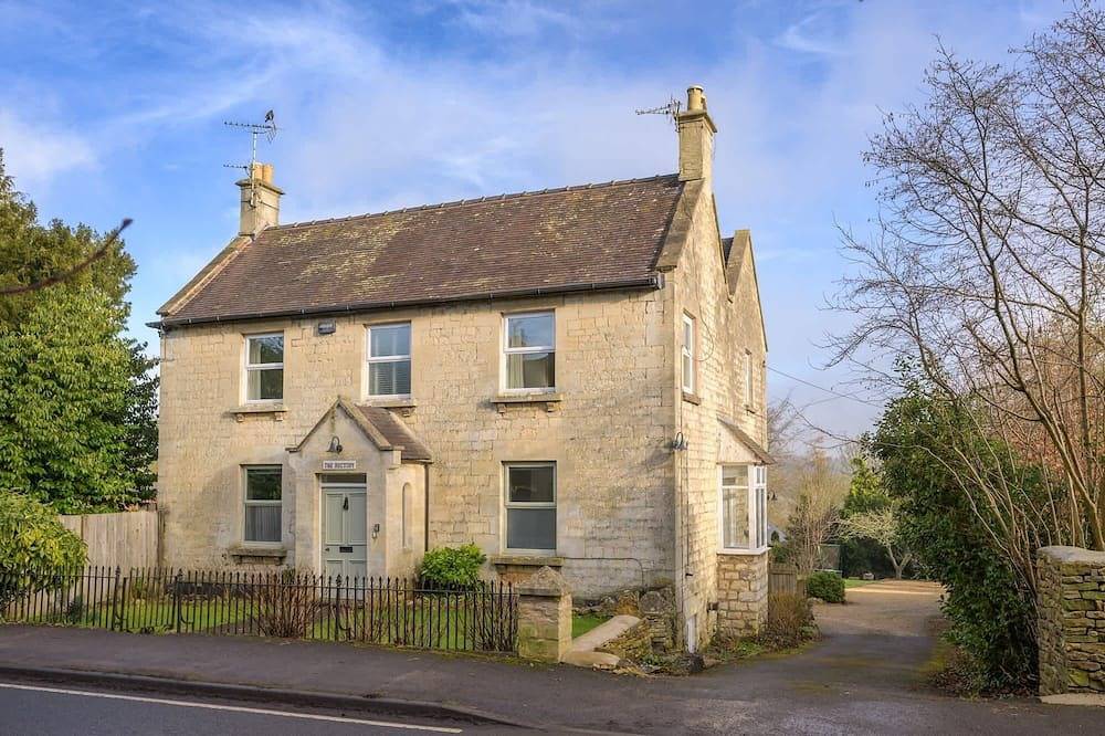 19th Century House, Private Parking, nr Painswick in Stroud, Gloucestershire
