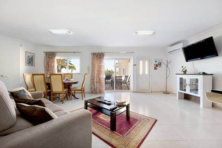 Villa Lugar Encantador - Garden, Sun Terrace & BBQ near Alvor Beaches