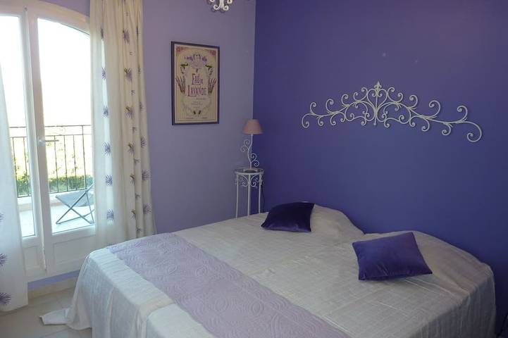 Charming country house in Provence. Belvedere overlooking olive hill- Private pool in Callas, Région de Draguignan