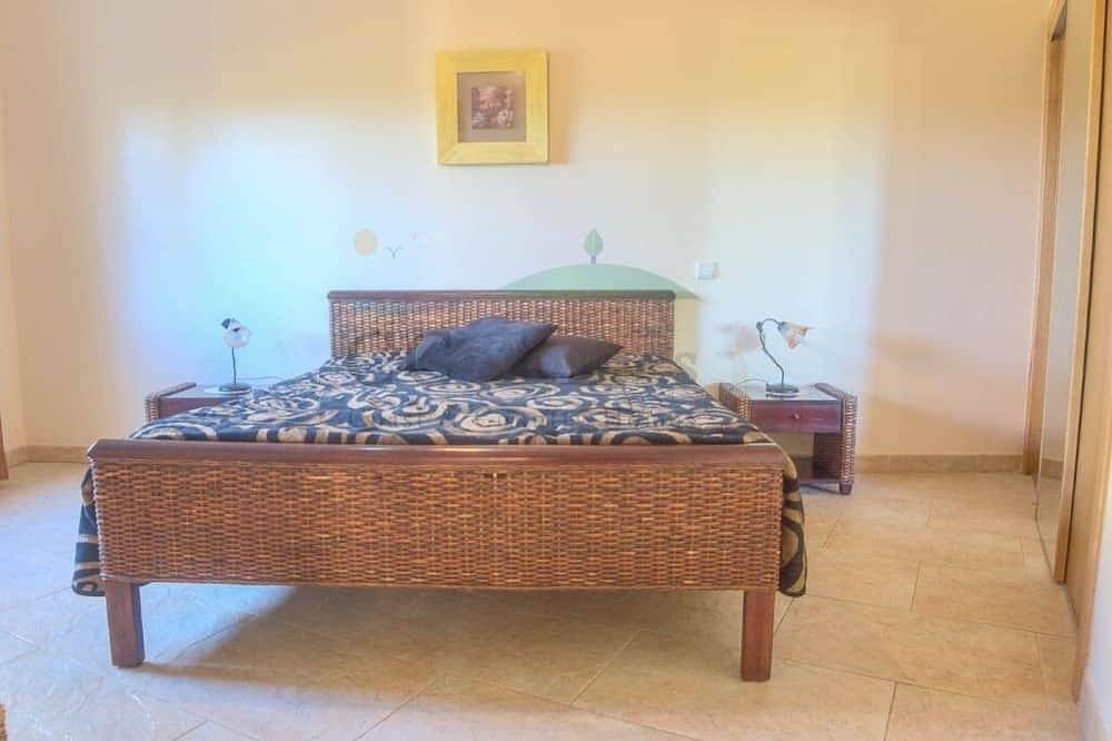 Wonderful villa with beautiful view of the mountains in Faro, Faro Distrikt