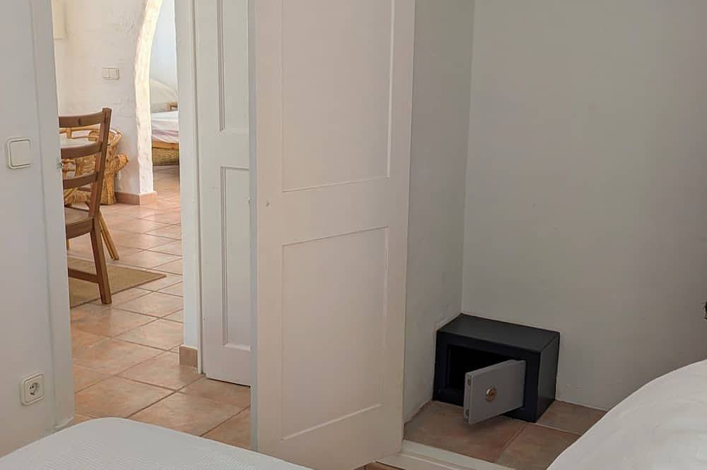 Casa menorquina con piscina privada, vistas al mar a 10 minutos de la playa in Cala en Porter, Costa de Menorca