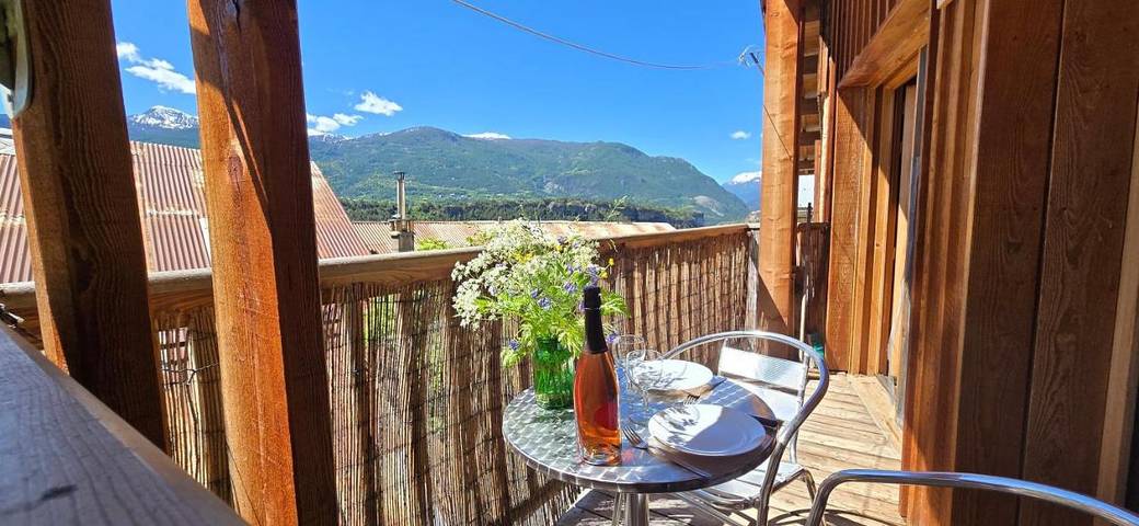 Location de vacances pour 2 personnes, avec vue et jardin à Eygliers