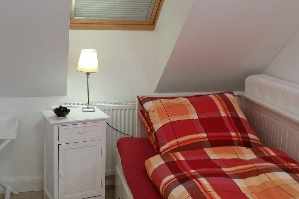 Ganze Wohnung, Kleine gelbe Villa in Masuren (Wohnung West im Dachgeschoss) in Heilige Linde, Ermland-Masuren