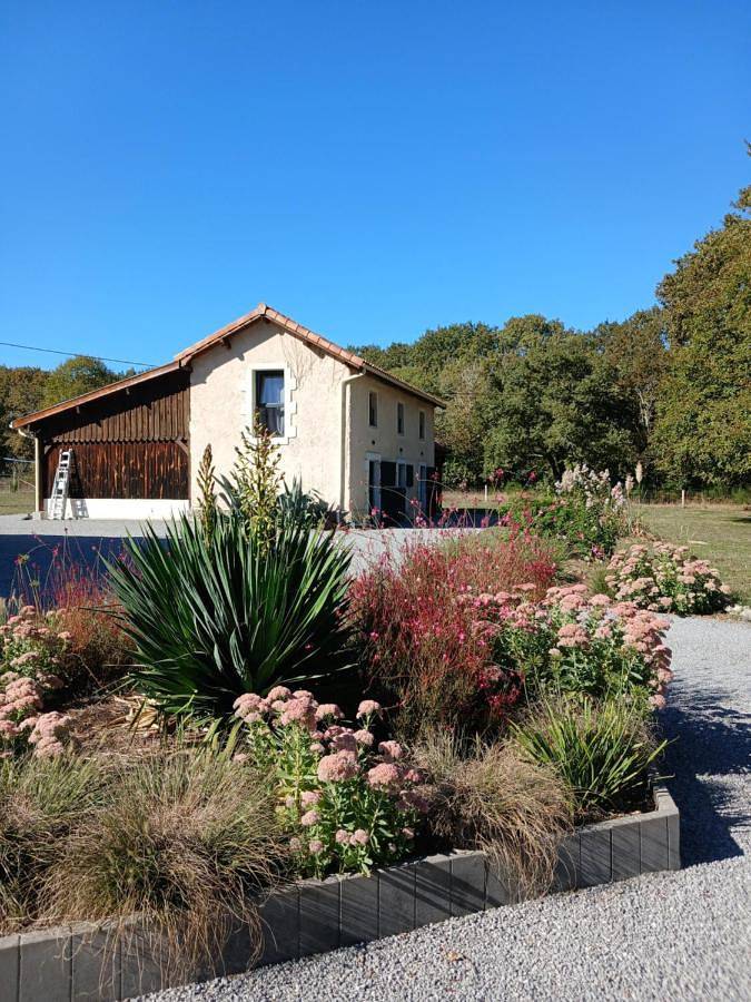 Location de vacances pour 6 personnes, avec Terrasse et Jardin ainsi que Piscine et Vue à Lacquy