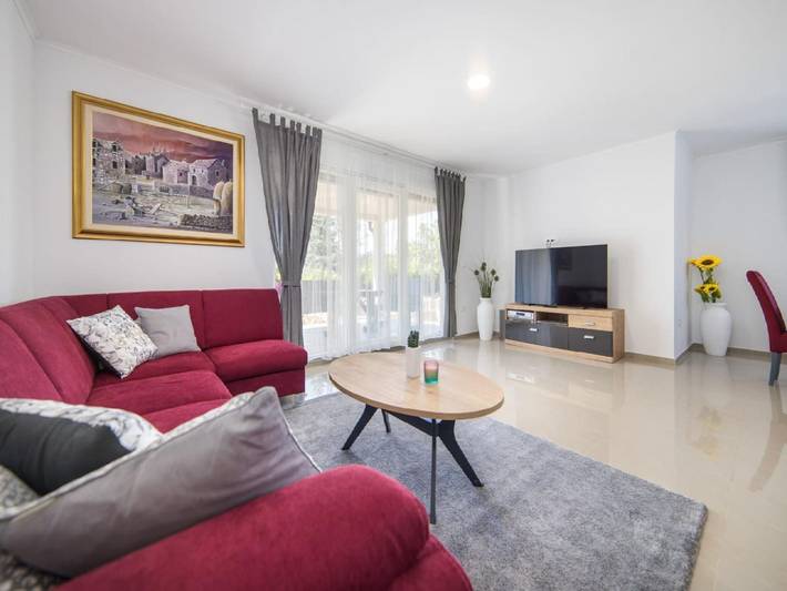 Ferienhaus für 10 Personen, mit Whirlpool und Garten sowie Pool in Split-Dalmatien - 2