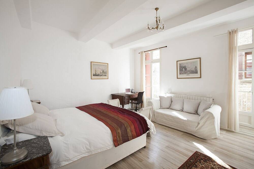 Vine Views Suntrap Terrace, Garden And Small Pool With Terrace in Pouzolles, Béziers region