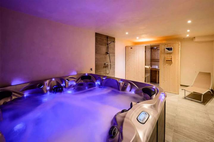 Chalet pour 12 personnes, avec balcon et sauna à Val-d'Isère - 2