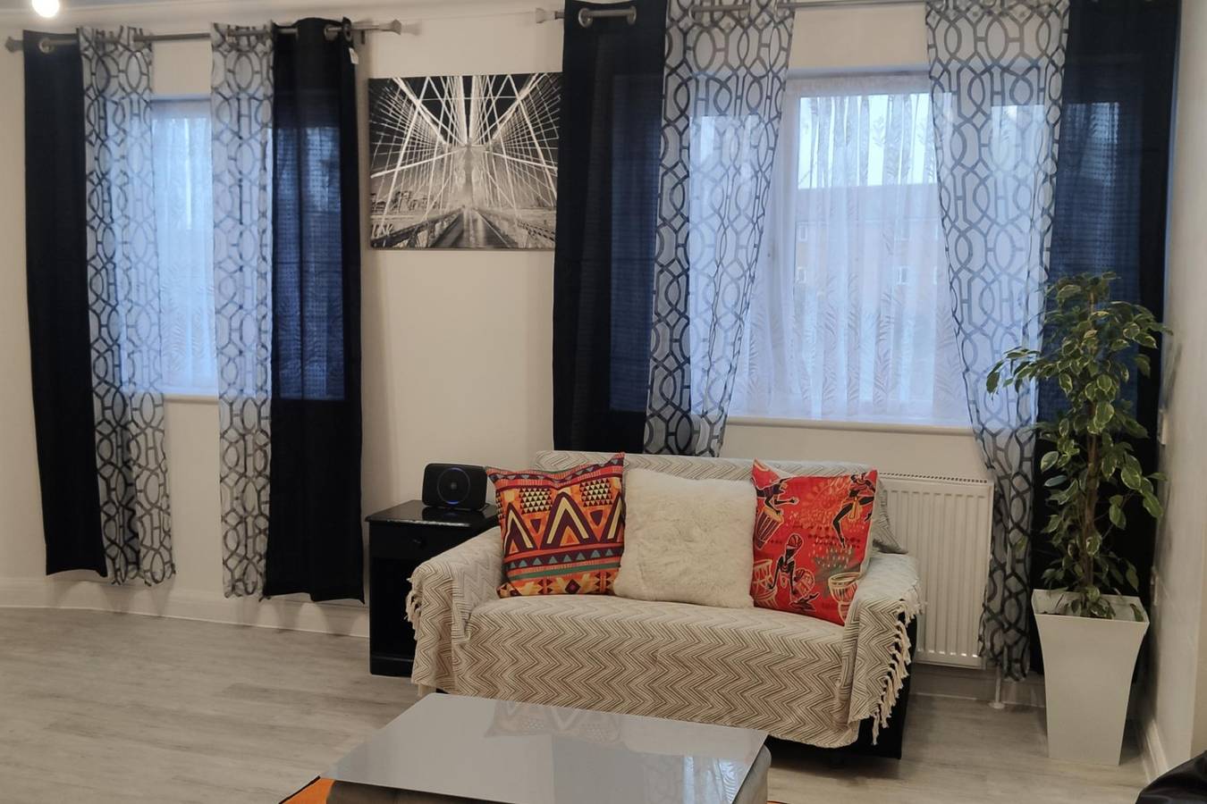 Entire vacation apartment, Apartment - Sleeps 4 - Balcony - Parking in Barking and Dagenham, London