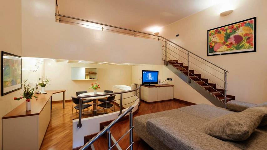 Apartahotel para 2 personas, con Jacuzzi además de Terraza y Jardín en Turín