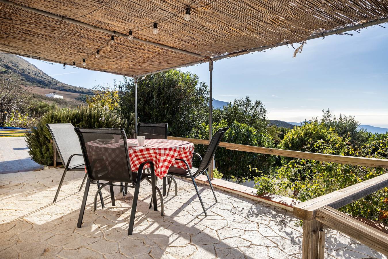Maison de campagne 'Carrion' avec vue sur la mer, Wi-Fi et climatisation in Periana, Province de Málaga