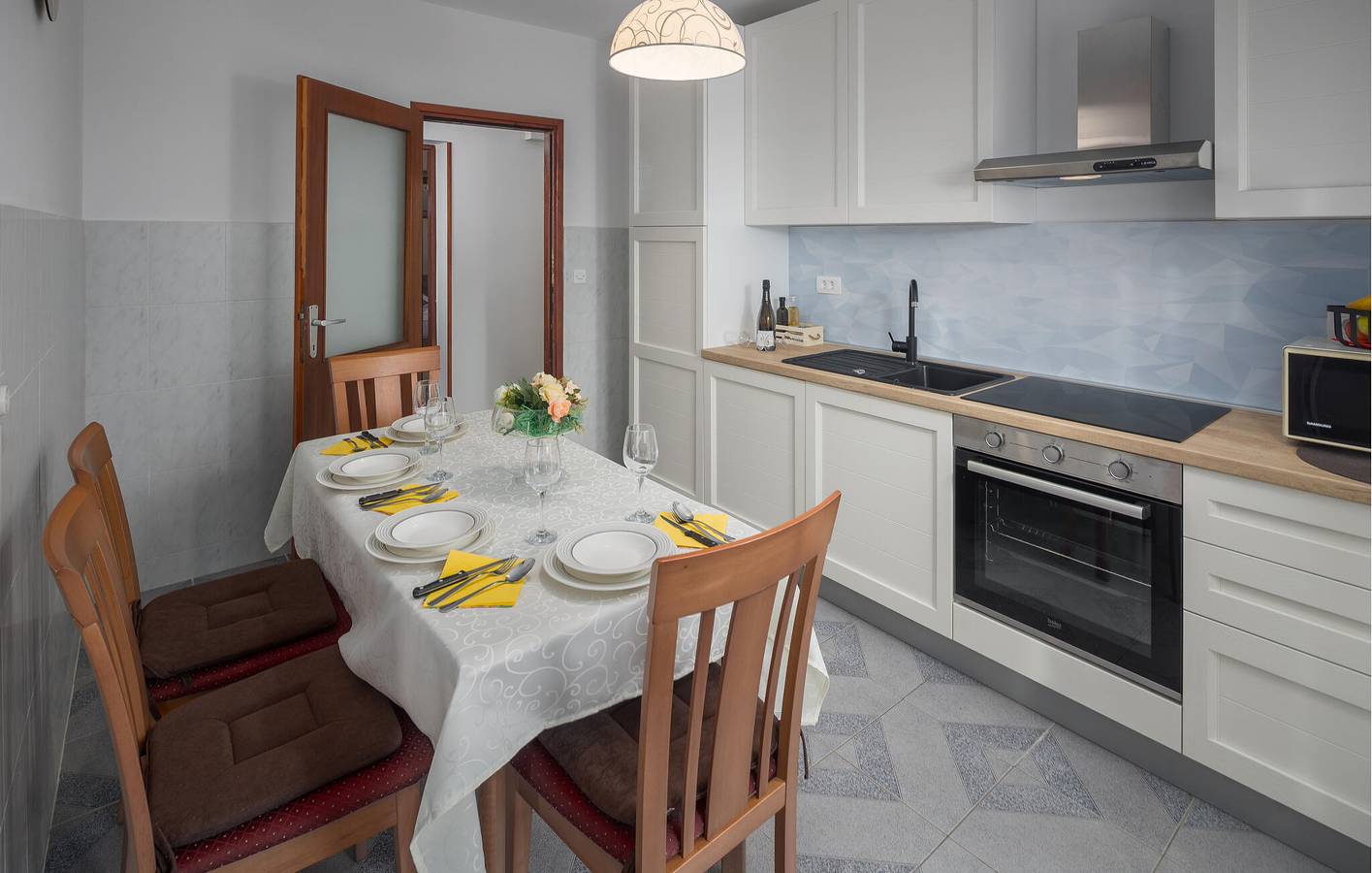 Ganze Ferienwohnung, Charmante 75 m² große Wohnung mit Terrasse, WLAN und Parkplatz in der Nähe von Labinci in Kastelir, Općina Kaštelir - Labinci