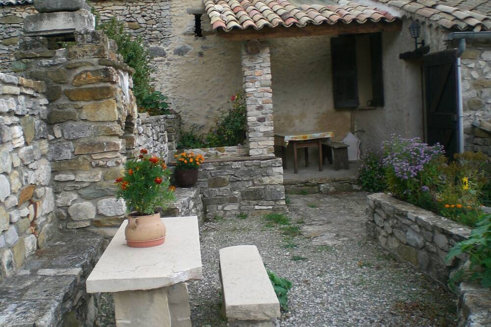 Les Pierres Séches Vacation Rental, Les Andrieux 4/5 Banon in Banon, Forcalquier region