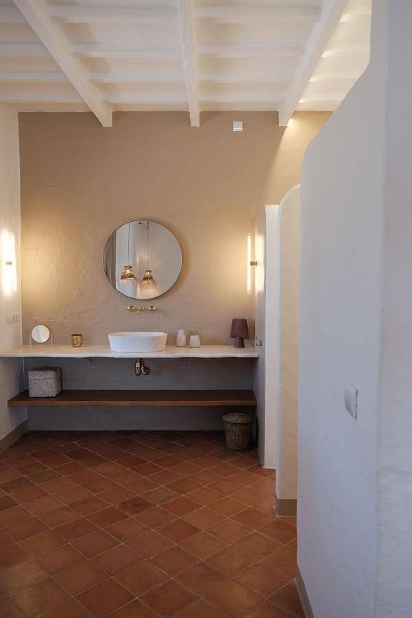 Location de vacances pour 4 personnes, avec vue et jardin ainsi que terrasse et piscine, animaux acceptés à Mercadal - 3