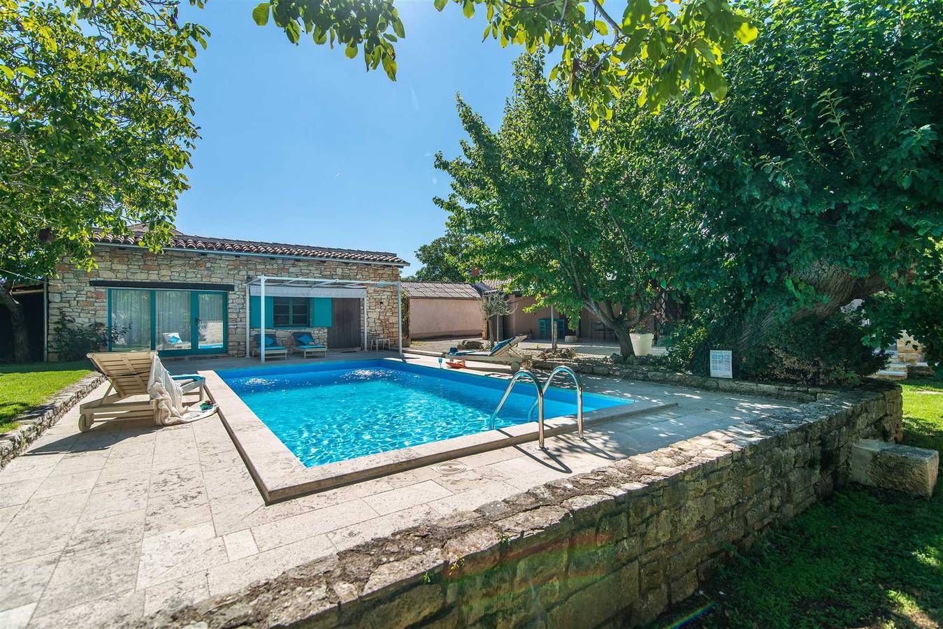 Charming 2-Bedroom Casa Apricot with Parking in Bokordići, Svetvinčenat