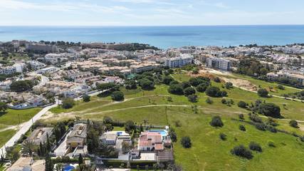 Villa for 12 Guests in Olhos de Água, Faro District, Picture 3
