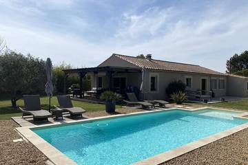 Location de vacances pour 6 personnes, avec jardin à Cabrières-d'Avignon