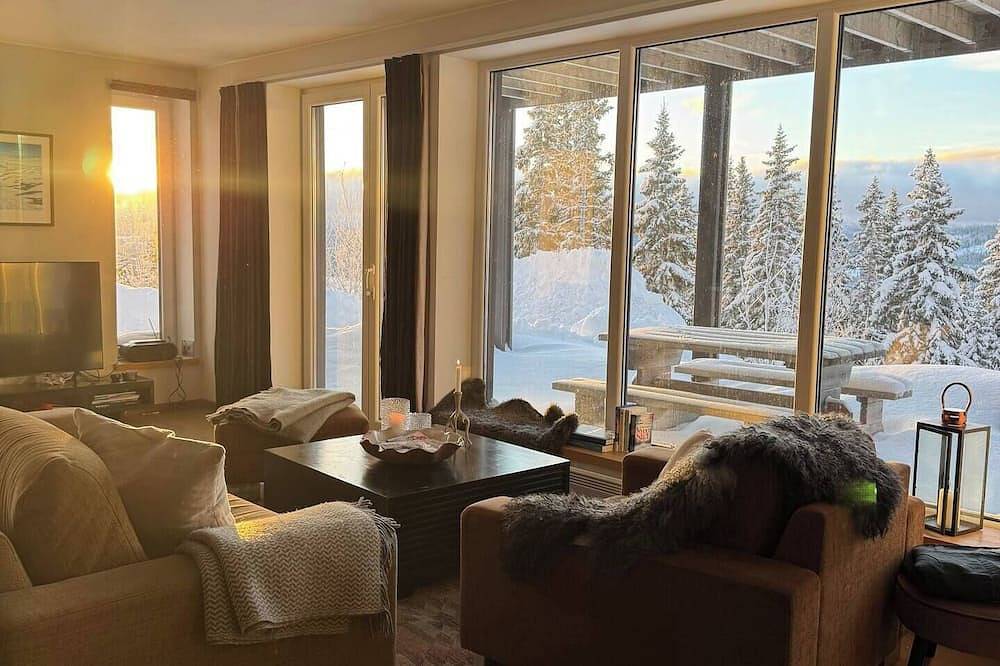 Charming 3-bedroom chalet perfect for your getaway, ski in/out, sauna, views in Are, Jämtland