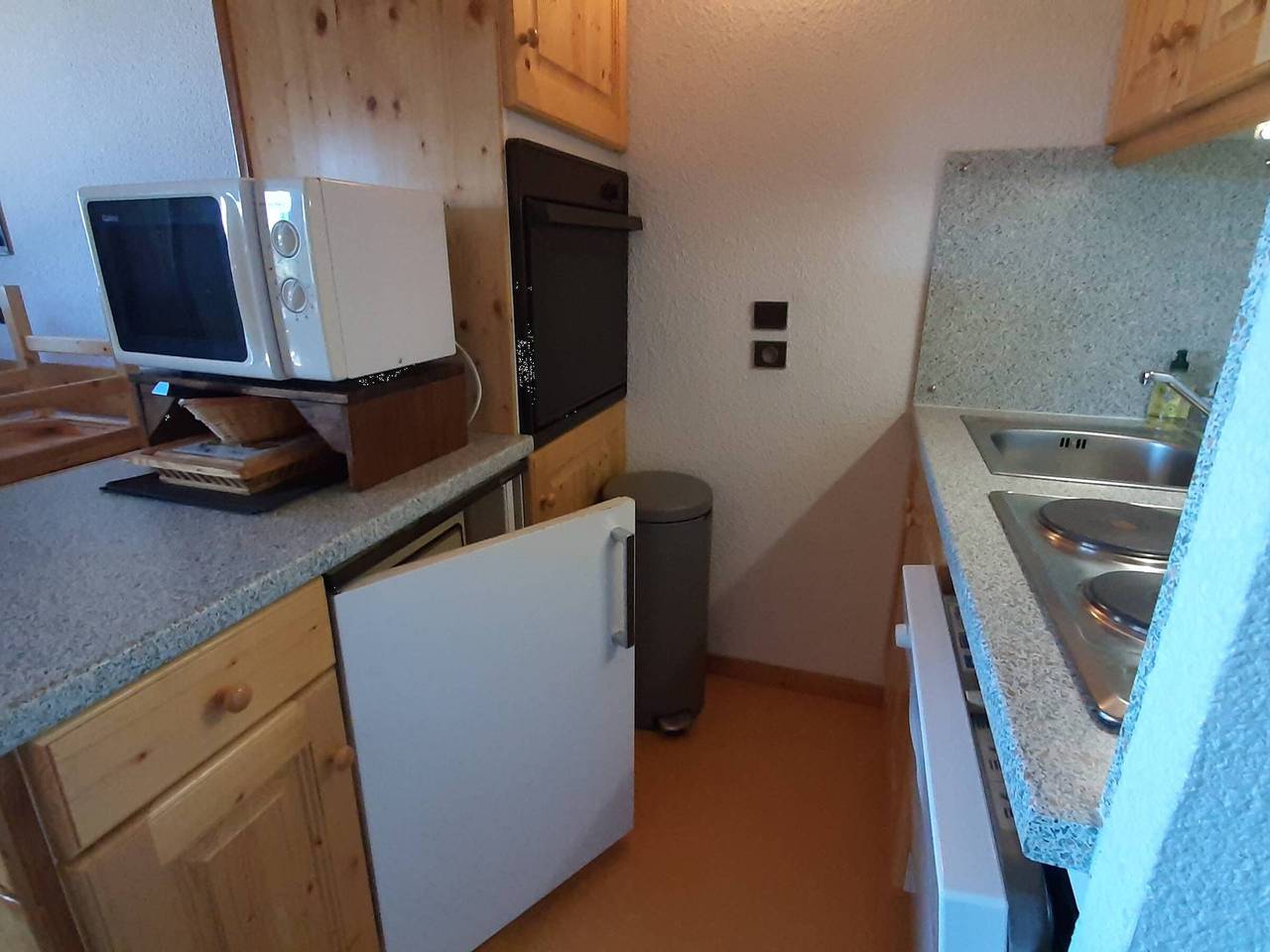 Entire apartment, Duplex apartment sleeps 7, slopes, shops, parking, balcony in Méribel-Mottaret, Les Allues