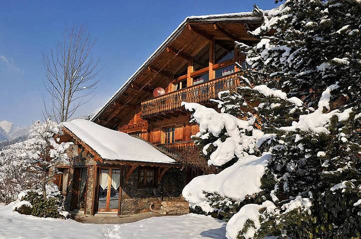 Chalet pour 24 personnes, avec jardin et sauna ainsi que terrasse et jacuzzi, animaux acceptés