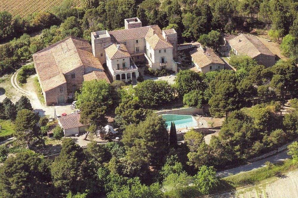 Demi-château de Paulignan pour 15 personnes in Trausse, Région de Carcassonne
