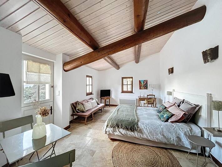 Gîte pour 2 personnes, avec jardin ainsi que vue et piscine à Villeneuve - 3