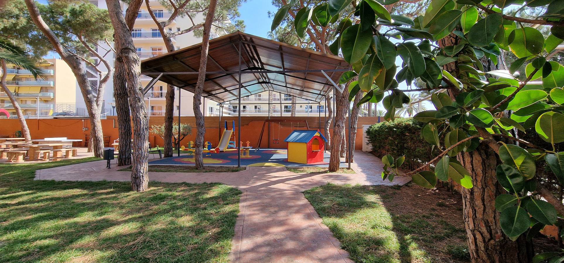 Ganze Wohnung, Ferienwohnung für 4 Personen mit Balkon in Santa Susanna, Costa del Maresme