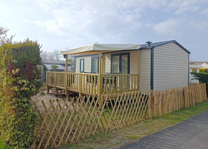 Camping pour 5 personnes, avec jardin ainsi que terrasse et piscine