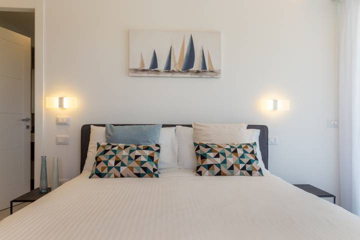 Ganzes Studio, Apartment "Residence Meridian Unità 7" in Strandnähe mit Bergblick, Pool, A/C, Wlan und Balkon in Villa San Pietro, Cagliari Provinz
