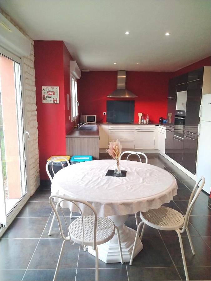 Location de vacances pour 10 personnes, avec jardin à Avanton - 4