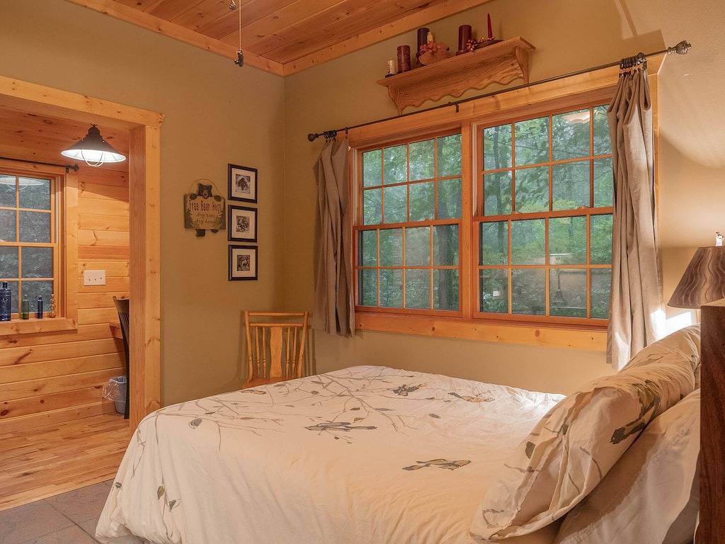Smokies Hideaway - 2 bdrms/2 bath, private, Secluded, Bonfire pit, Large driveway in Tuckaleechee, Blount County