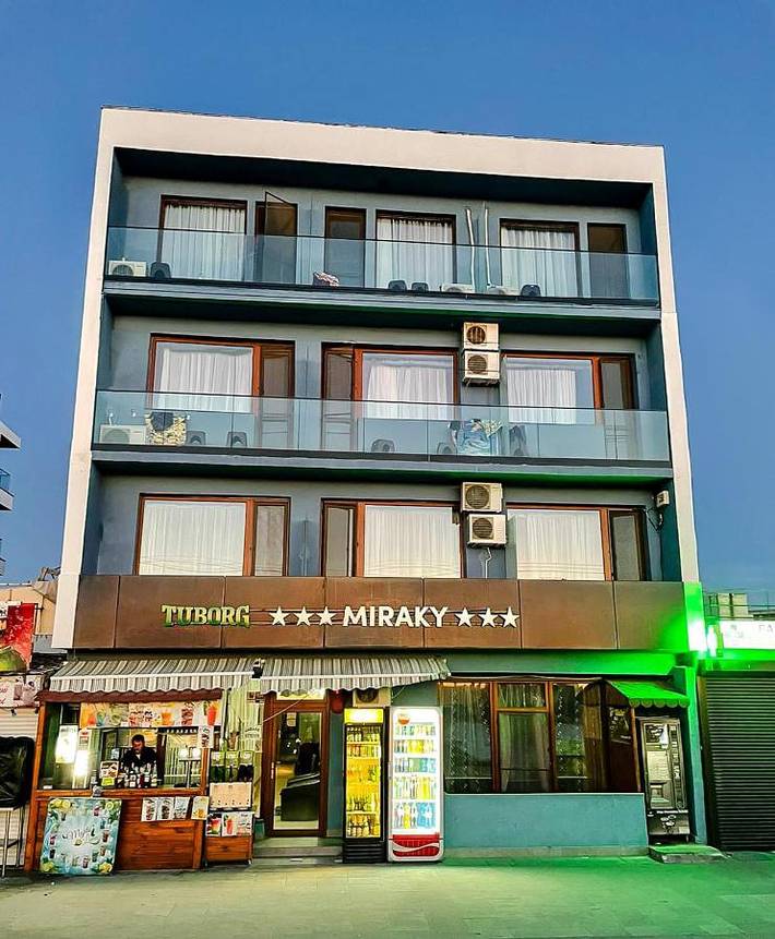 Gästehaus für 3 Personen, mit Terrasse und Ausblick - 1