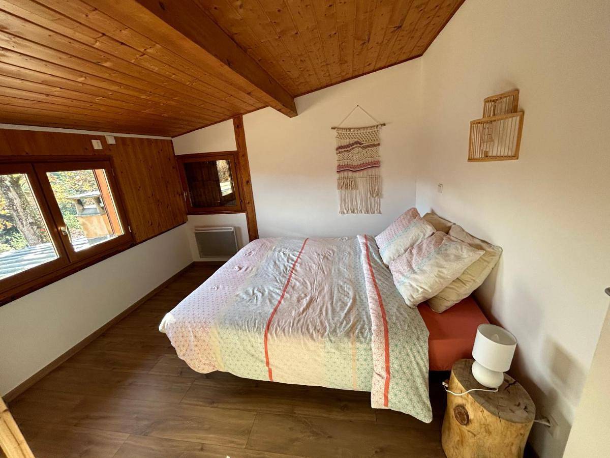 Three-Bedroom House in Champtercier, Alpes-de-Haute-Provence