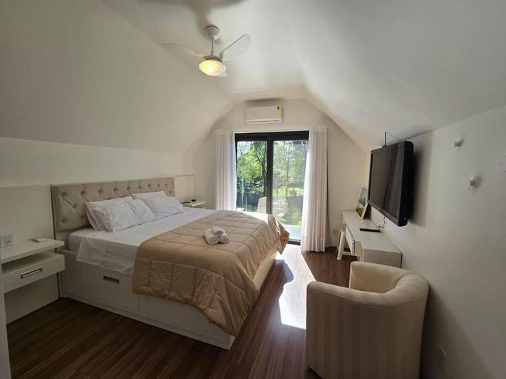 Villa para 7 pessoas, com jardim e vista e ainda vista para o lago and piscina, adaptado a crianças em Santa Cruz do Sul