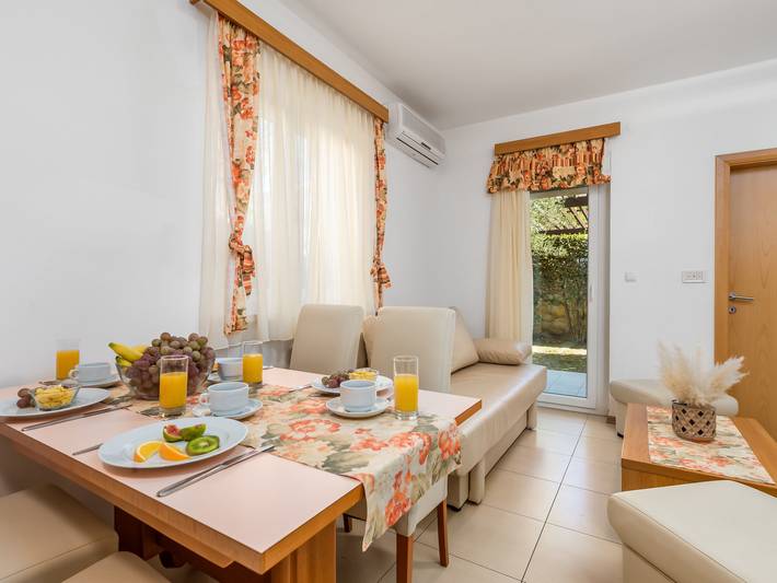 Ferienwohnung für 4 Personen, mit Kinderpool und Terrasse sowie Garten auf Rab - 3