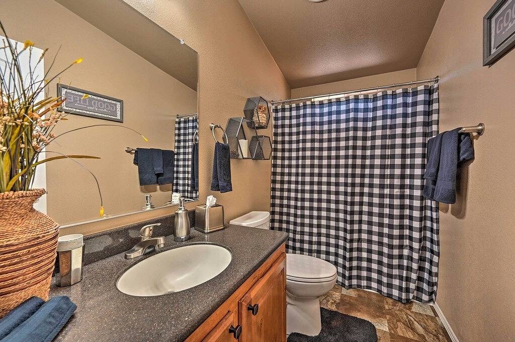 Near Hiking: Munds Park Cabin w/ Deck & Yard in Munds Park, Oak Creek Canyon