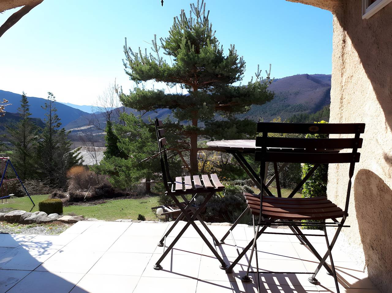 Gîte « Lavande » avec vue sur la montagne, terrasse privée et Wi-Fi in La Robine-sur-Galabre, Alpes-de-Haute-Provence