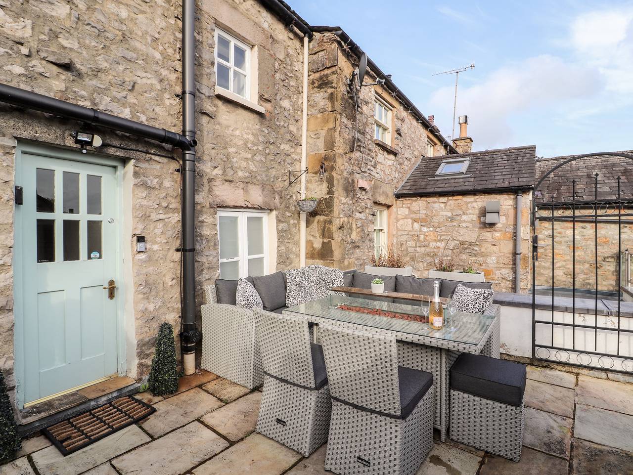 Market Square Maisonette in Kirkby Lonsdale, Yorkshire Dales National Park