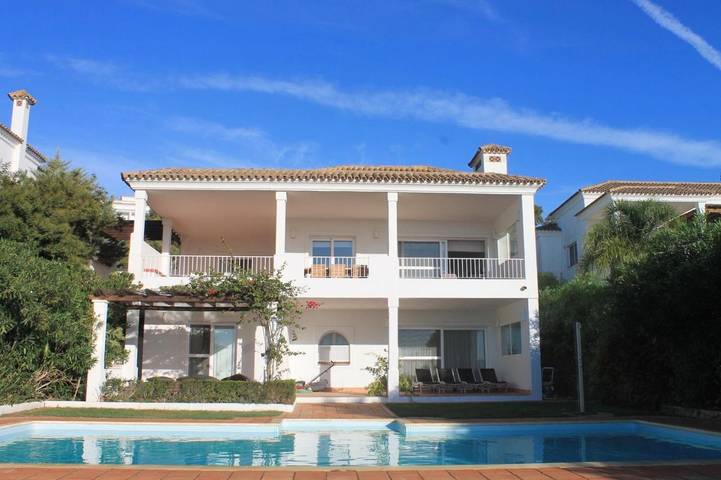 Casa rural para 8 personas, con piscina además de jardín y terraza en Benalup-Casas Viejas