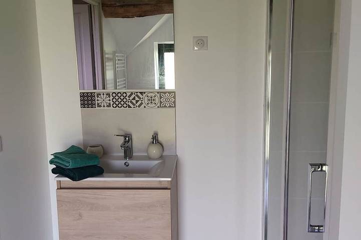 Location de vacances pour 3 personnes, avec jacuzzi à Montmelard - 3