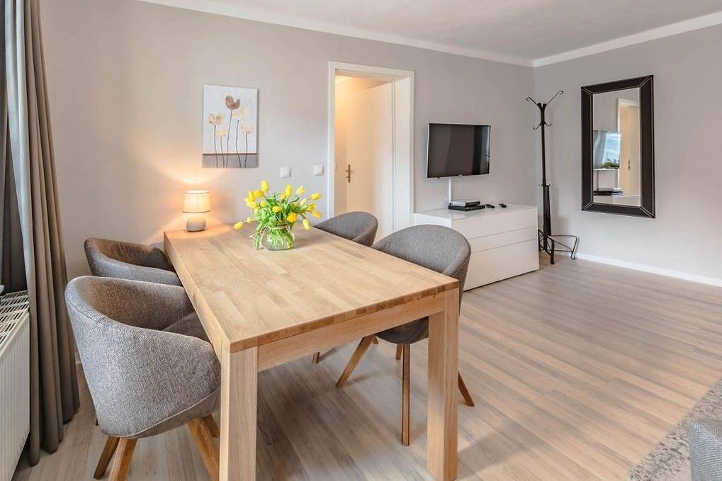 Entire holiday apartment, Villa Iduna / Ferienwohnung No. 7 - 2. Og mit Balkon nach Osten in Ostseebad Binz, Binz