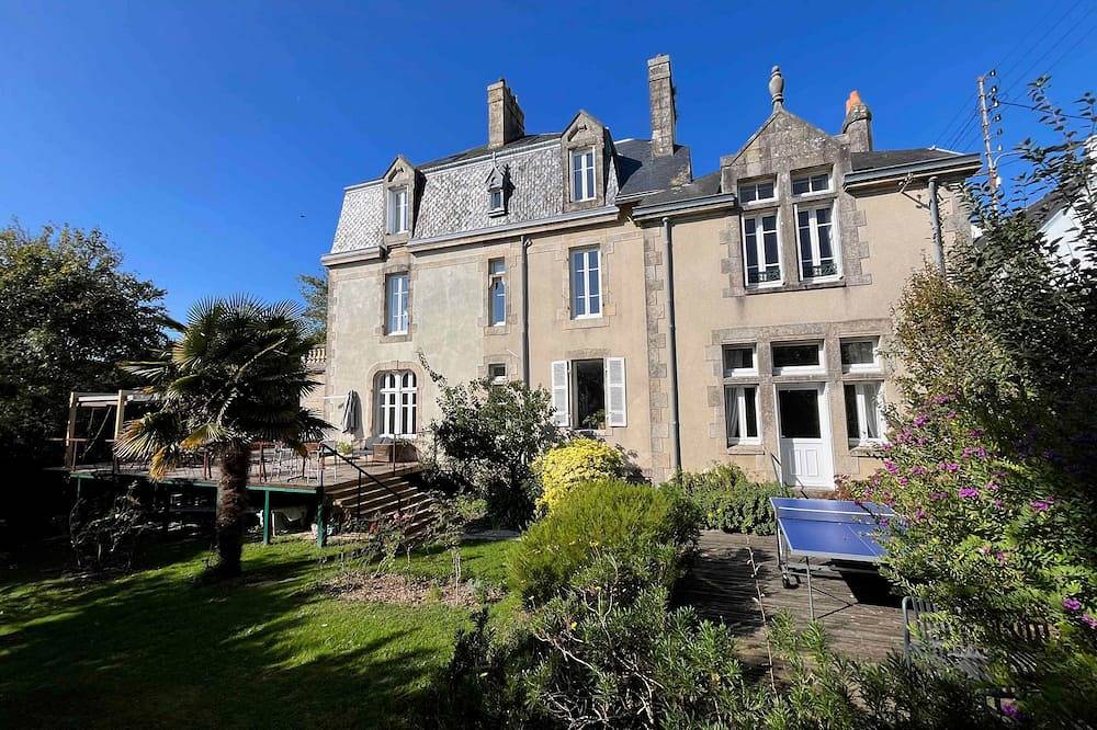Ker Myramac - Demeure avec jacuzzi et sauna près des plages in Douarnenez, Région de Quimper