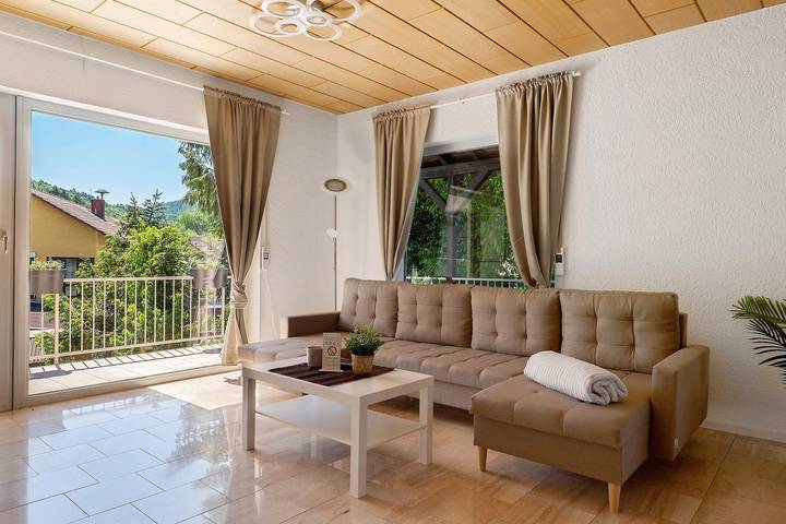 Ferienwohnung für 6 Personen, mit Balkon und Garten