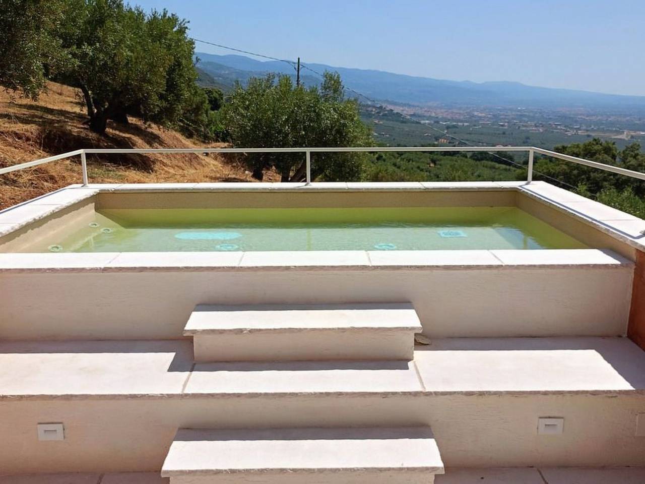 Villa mit Whirlpool, nur 6 km vom Strand entfernt in Lamezia Terme, Provincia di Catanzaro